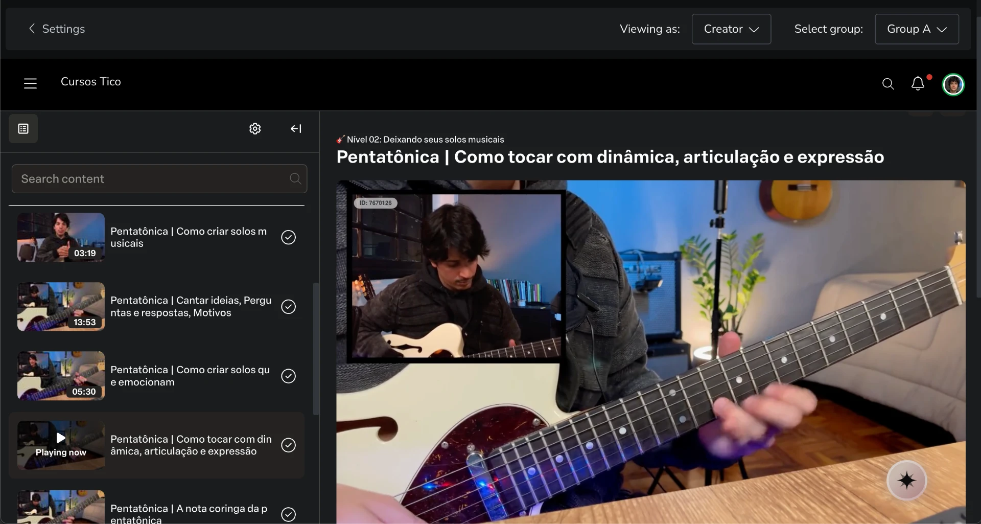 Aula do portal aberta no notebook, com player de vídeo e lista de aulas
